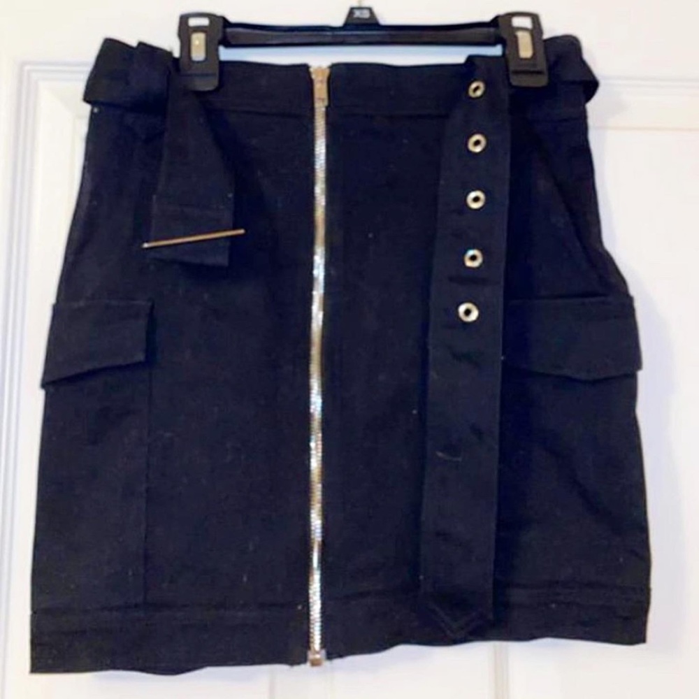 BLACK MINI SKIRT